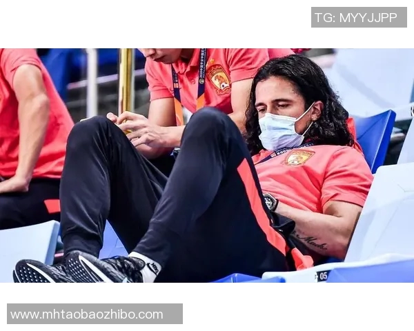 足球巨星挑战中国美食皮蛋引发球迷热议文化碰撞趣味十足